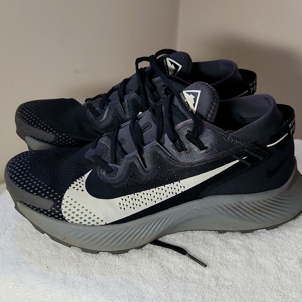 🖤🩶 Nike TRAIL 2 Pegasus Women's 9 Excellent Condition. Like NEW 🖤🩶